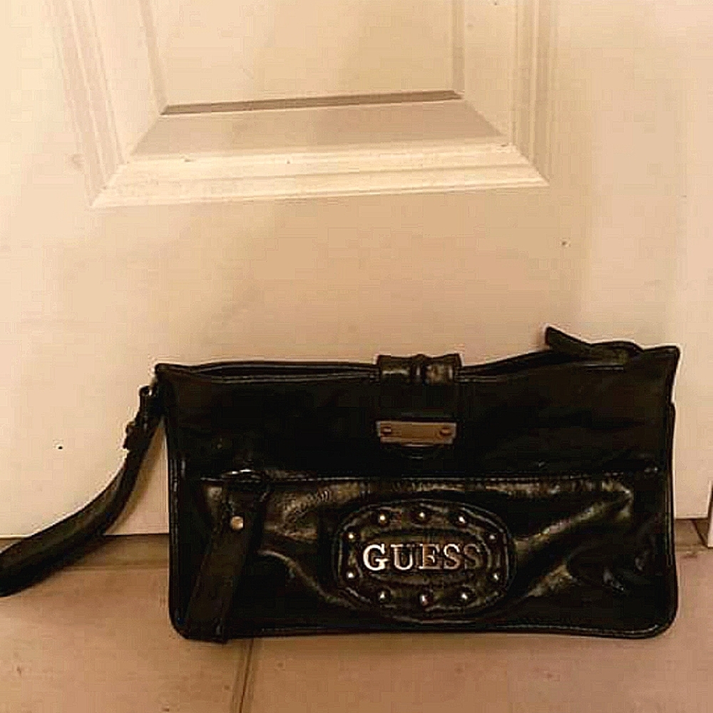 Guess Purse - Picture 1 of 1